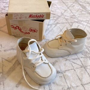 1960s Size 1 White Washable Leather Shoes